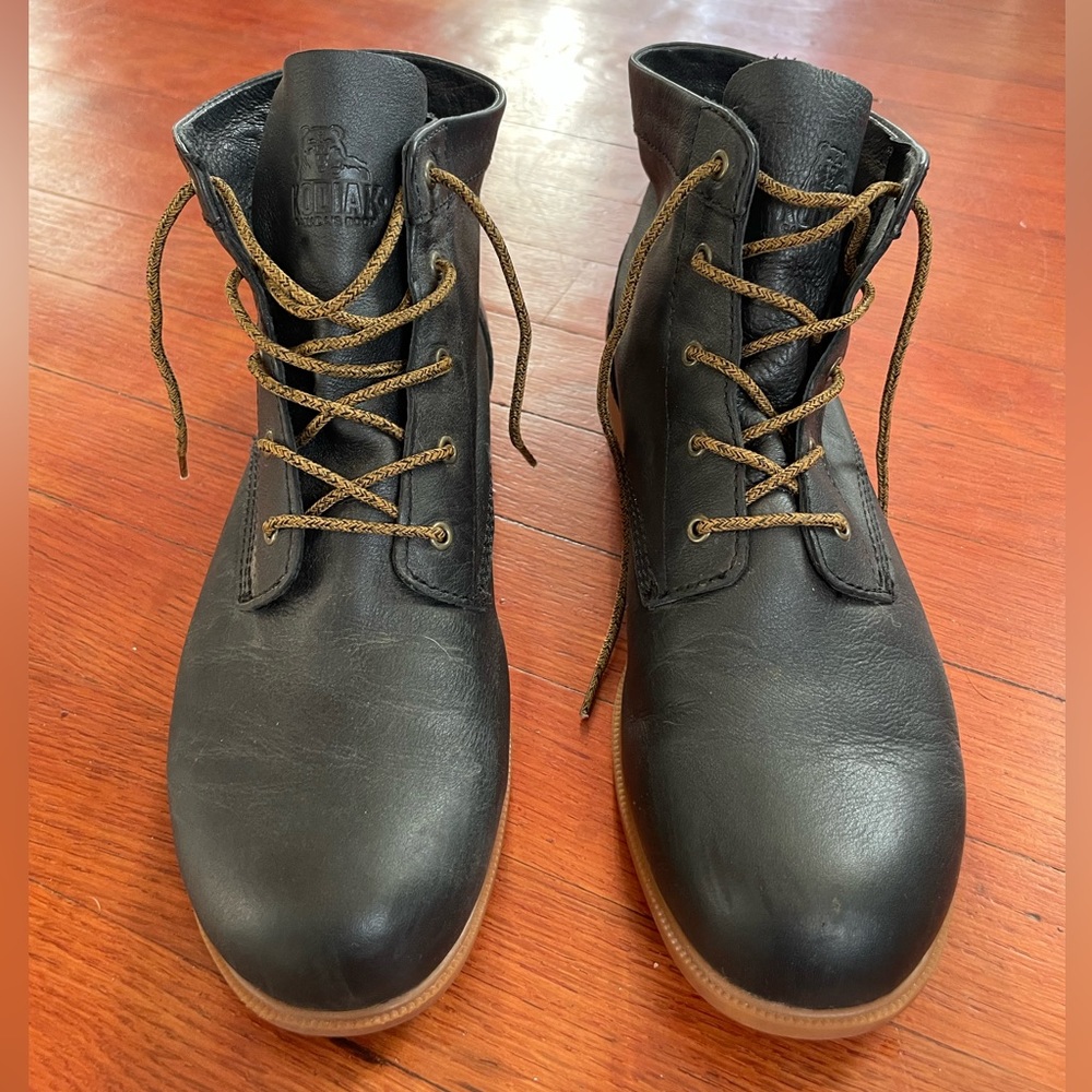 Women’s black Kodiak Leather boots size 10